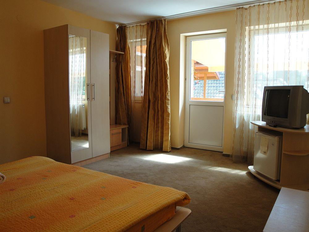 Suri Guesthouse ブラショフ エクステリア 写真